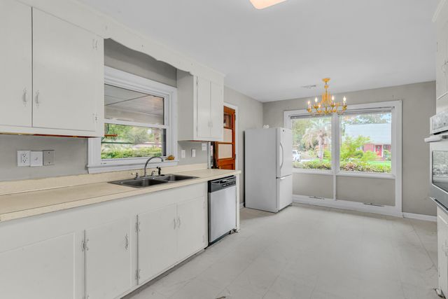 1221 Byron Road, Charleston, SC 29407