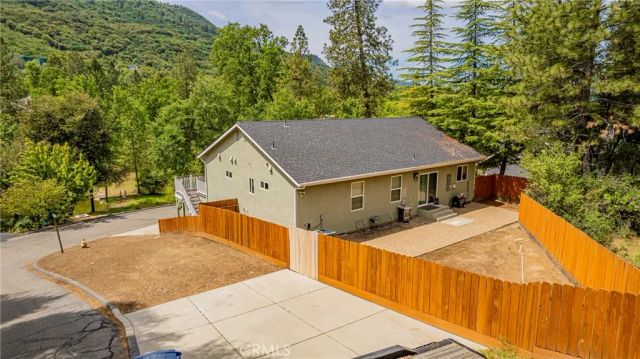 48441 Woodbend Court, Oakhurst, CA 93644