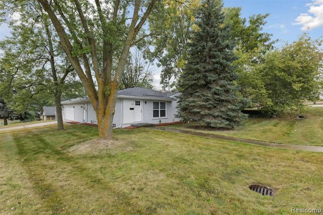 207 W Tienken Road, Rochester Hills, MI 48306