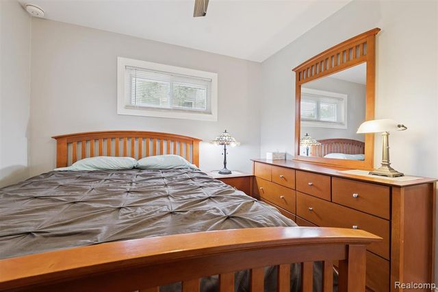 207 W Tienken Road, Rochester Hills, MI 48306