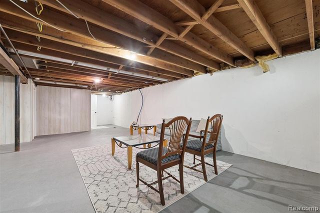 207 W Tienken Road, Rochester Hills, MI 48306