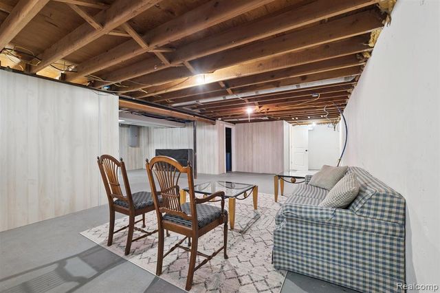 207 W Tienken Road, Rochester Hills, MI 48306
