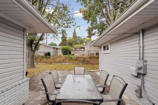 207 W Tienken Road, Rochester Hills, MI 48306