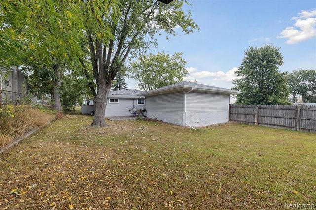 207 W Tienken Road, Rochester Hills, MI 48306