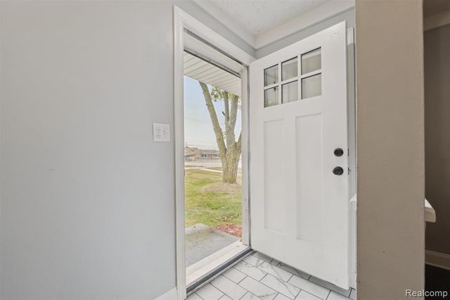 207 W Tienken Road, Rochester Hills, MI 48306