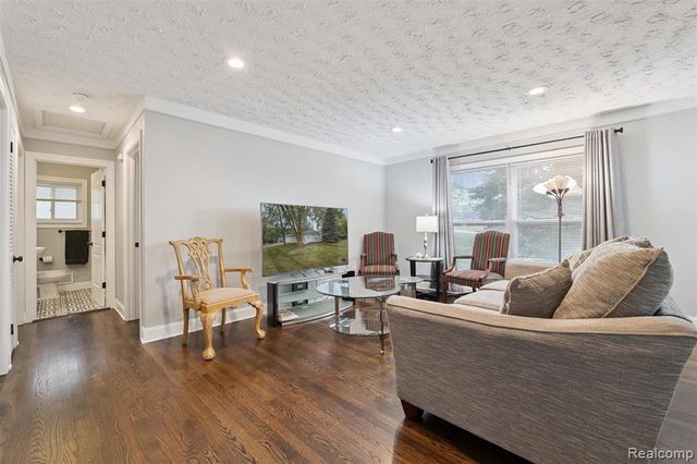 207 W Tienken Road, Rochester Hills, MI 48306