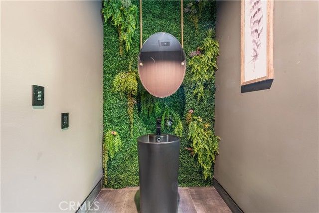 20620 Chatsboro Drive, Woodland Hills (los Angeles), CA 91364