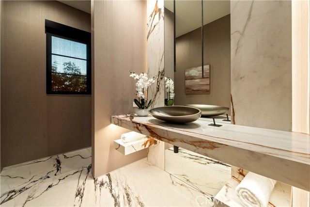 20620 Chatsboro Drive, Woodland Hills (los Angeles), CA 91364