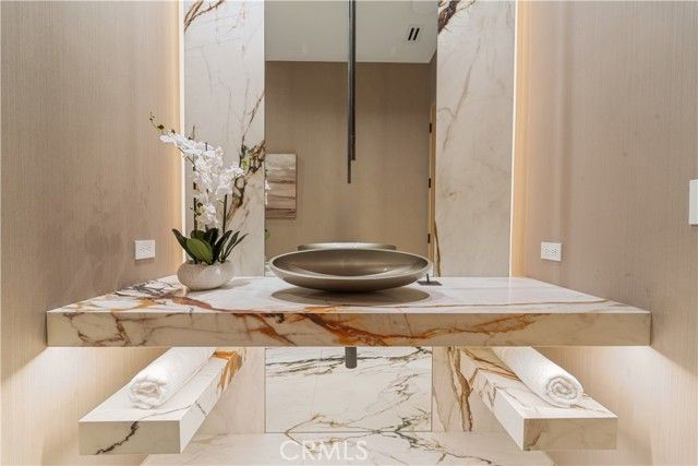 20620 Chatsboro Drive, Woodland Hills (los Angeles), CA 91364