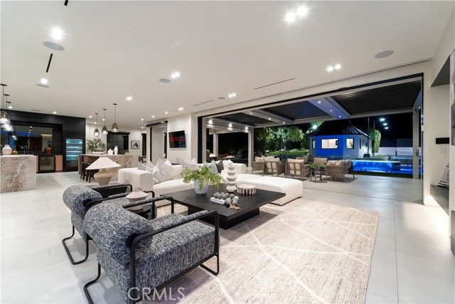 20620 Chatsboro Drive, Woodland Hills (los Angeles), CA 91364