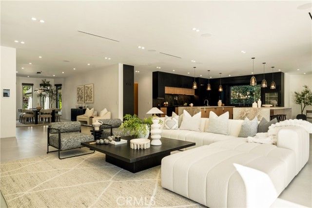 20620 Chatsboro Drive, Woodland Hills (los Angeles), CA 91364