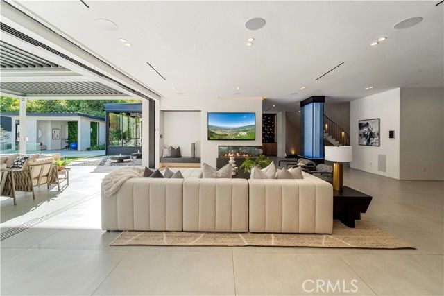 20620 Chatsboro Drive, Woodland Hills (los Angeles), CA 91364