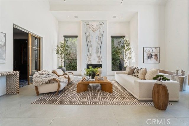 20620 Chatsboro Drive, Woodland Hills (los Angeles), CA 91364