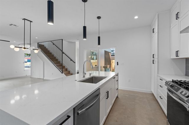 5601 Manor RD A, Austin, TX 78723