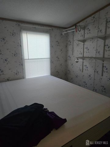 8 3rd Street, Avenel, NJ 07001