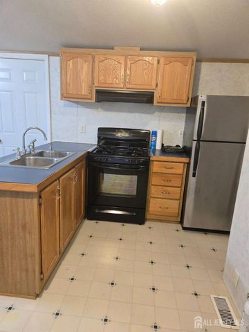 8 3rd Street, Avenel, NJ 07001