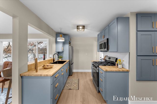 10463 Poplar Drive, Rockford, MI 49341