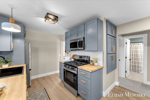 10463 Poplar Drive, Rockford, MI 49341