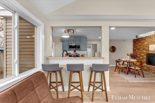 10463 Poplar Drive, Rockford, MI 49341