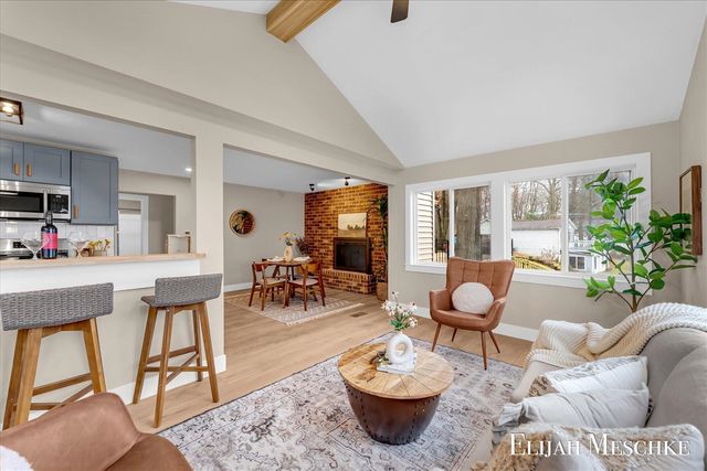 10463 Poplar Drive, Rockford, MI 49341