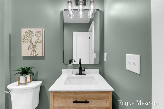 10463 Poplar Drive, Rockford, MI 49341