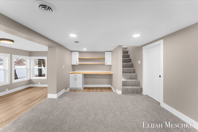 10463 Poplar Drive, Rockford, MI 49341