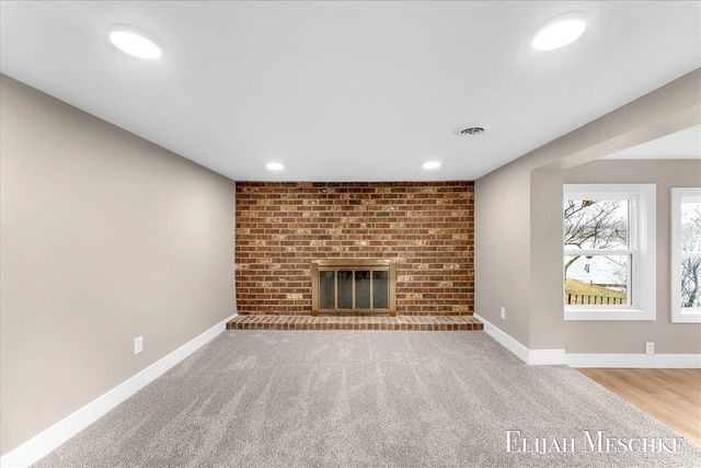 10463 Poplar Drive, Rockford, MI 49341