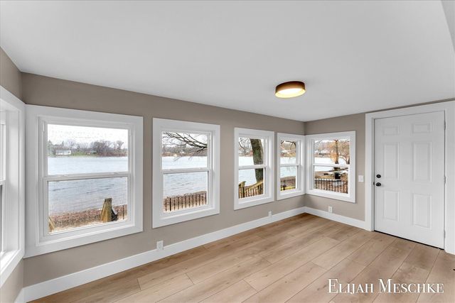 10463 Poplar Drive, Rockford, MI 49341