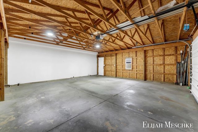 10463 Poplar Drive, Rockford, MI 49341