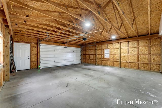 10463 Poplar Drive, Rockford, MI 49341