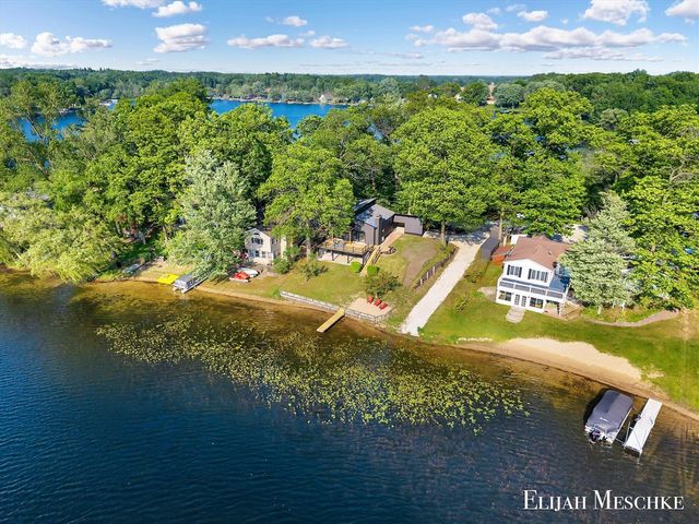 10463 Poplar Drive, Rockford, MI 49341