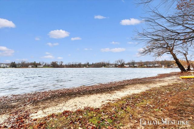 10463 Poplar Drive, Rockford, MI 49341