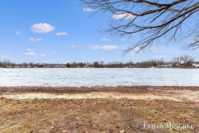 10463 Poplar Drive, Rockford, MI 49341