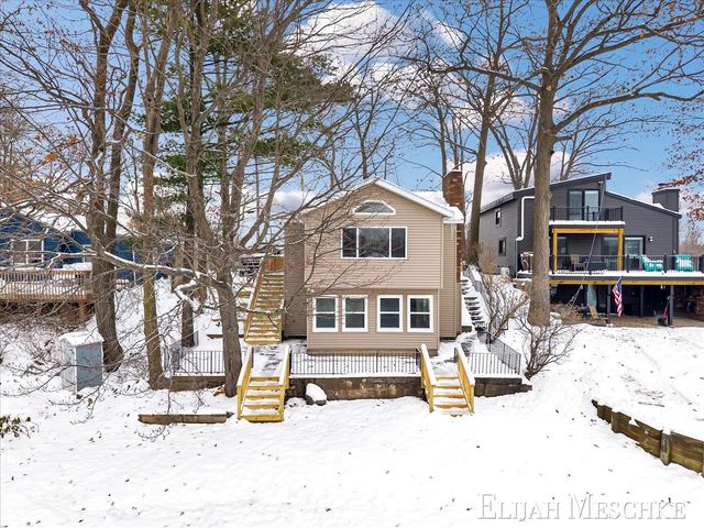 10463 Poplar Drive, Rockford, MI 49341