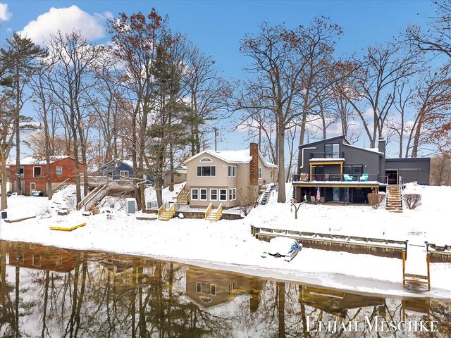 10463 Poplar Drive, Rockford, MI 49341