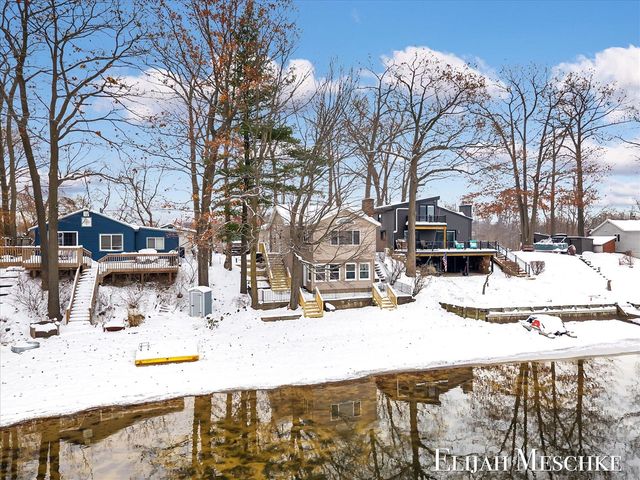 10463 Poplar Drive, Rockford, MI 49341