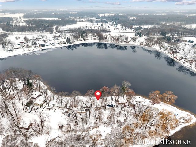 10463 Poplar Drive, Rockford, MI 49341