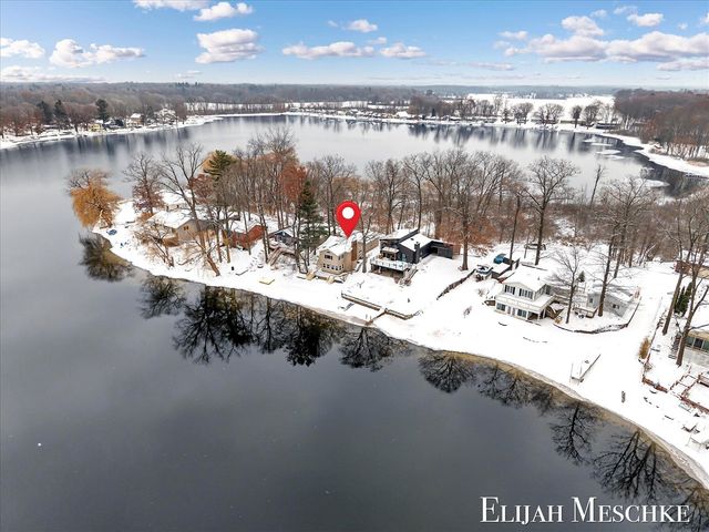 10463 Poplar Drive, Rockford, MI 49341