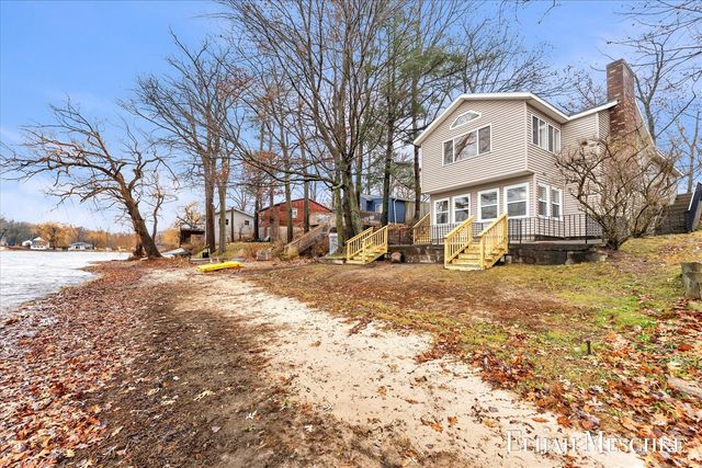 10463 Poplar Drive, Rockford, MI 49341