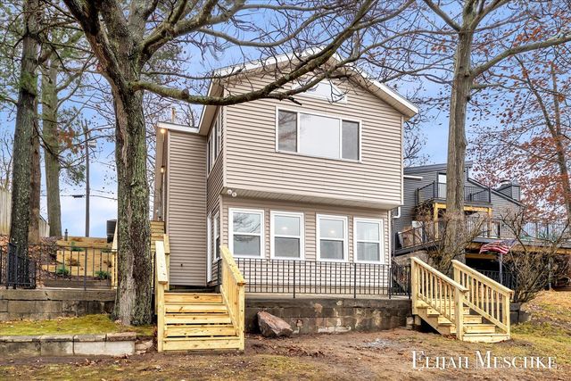 10463 Poplar Drive, Rockford, MI 49341