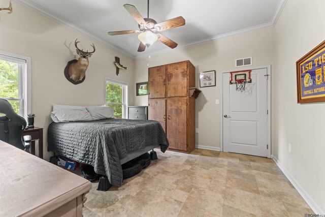 8733 Island Rd, St Francisville, LA 70775