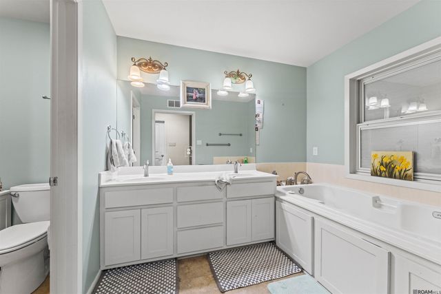 8733 Island Rd, St Francisville, LA 70775