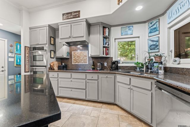 8733 Island Rd, St Francisville, LA 70775