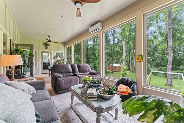 8733 Island Rd, St Francisville, LA 70775