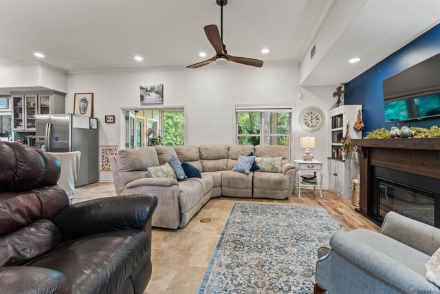 8733 Island Rd, St Francisville, LA 70775