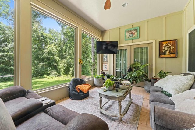 8733 Island Rd, St Francisville, LA 70775
