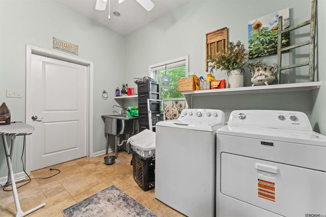 8733 Island Rd, St Francisville, LA 70775
