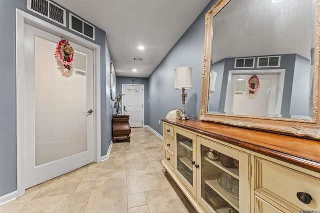 8733 Island Rd, St Francisville, LA 70775