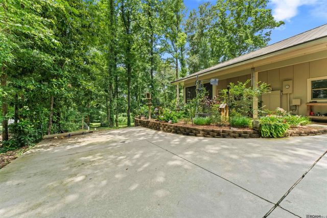 8733 Island Rd, St Francisville, LA 70775