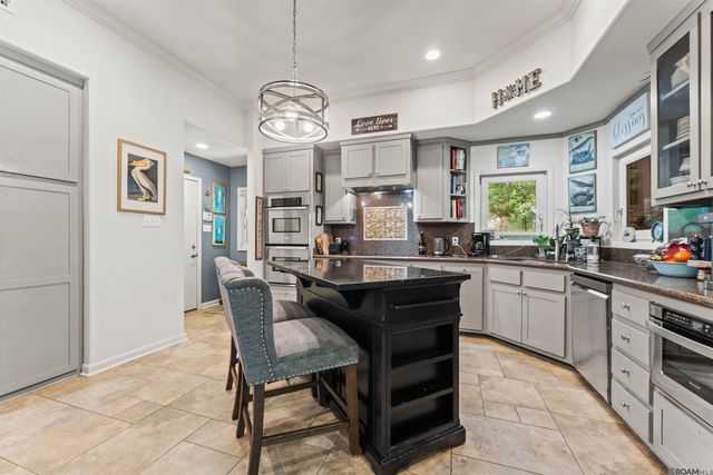 8733 Island Rd, St Francisville, LA 70775